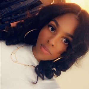 Meet your Posher, Yeinna